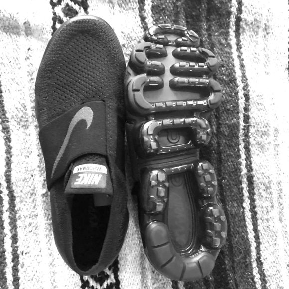 women's air vapormax moc triple black